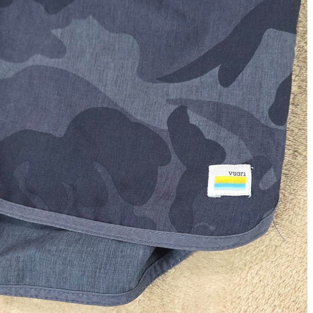 Vuori V cycled performance 4 way stretch shorts men size large gray camo 8" EUC - Picture 2 of 11
